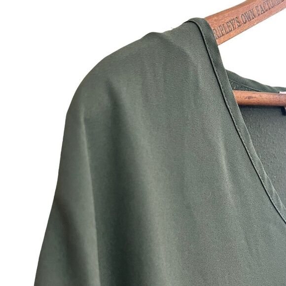 Philosophy Asymmetrical Hem Lightweight Top - Picture 4 of 9